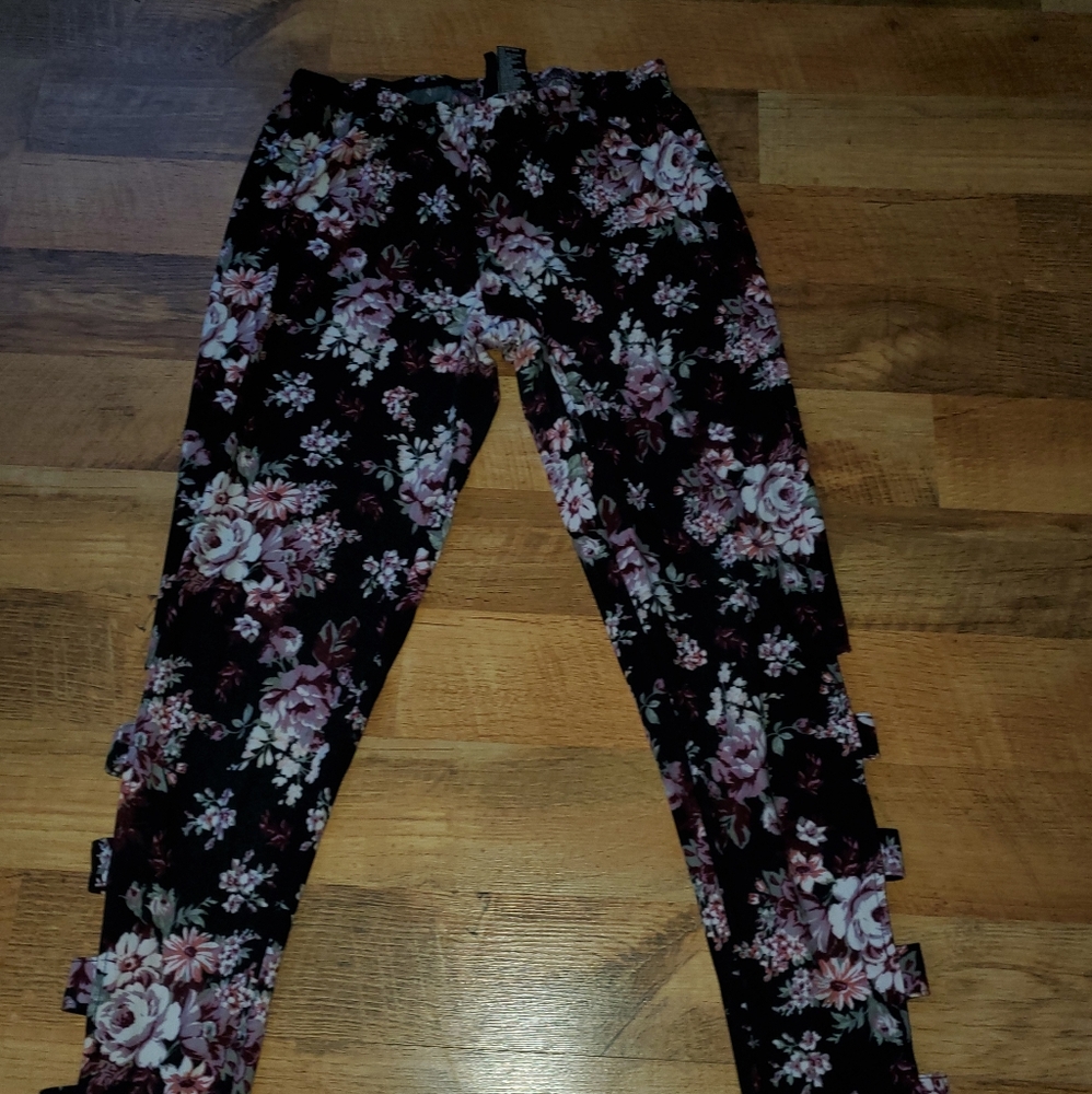 Kristen Nicole  Size L Floral Leggings